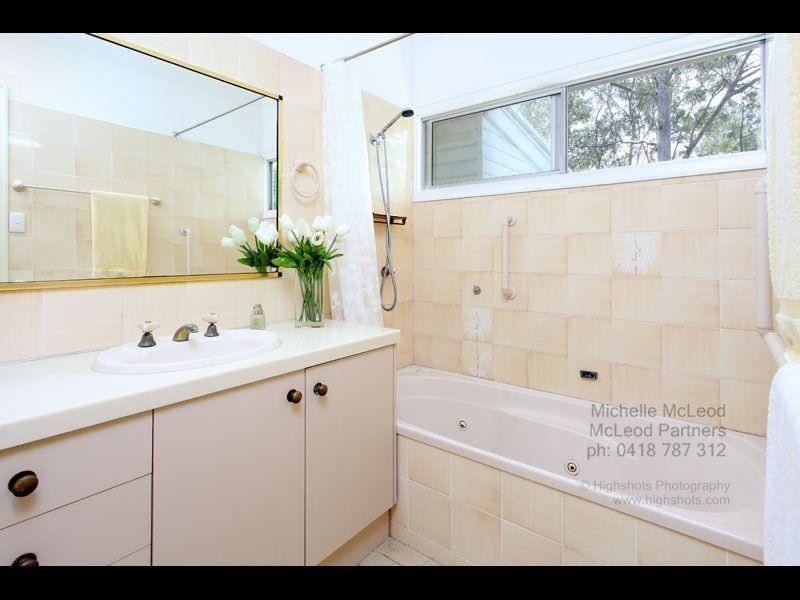 22 Kenmore Road, Kenmore QLD 4069