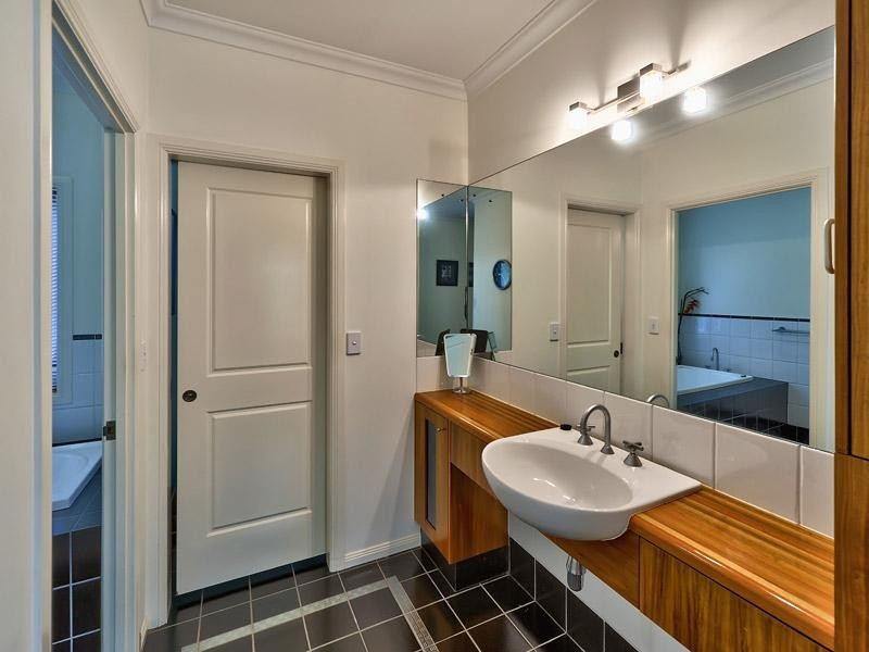 15 Kinkead Avenue, Sherwood QLD 4075