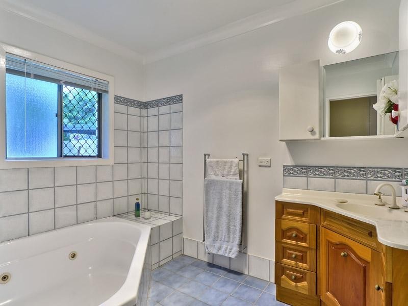 73 Gem Road, Kenmore QLD 4069