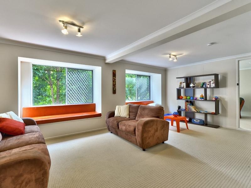 73 Gem Road, Kenmore QLD 4069