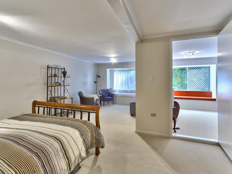 73 Gem Road, Kenmore QLD 4069