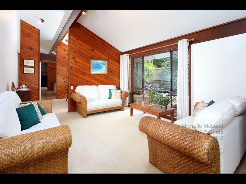 11 Valleybrook Street, Kenmore Hills QLD 4069