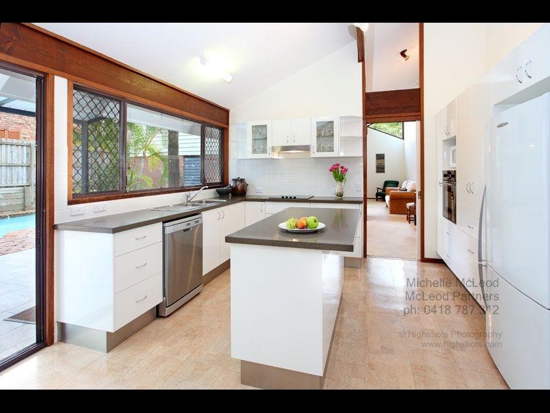11 Valleybrook Street, Kenmore Hills QLD 4069