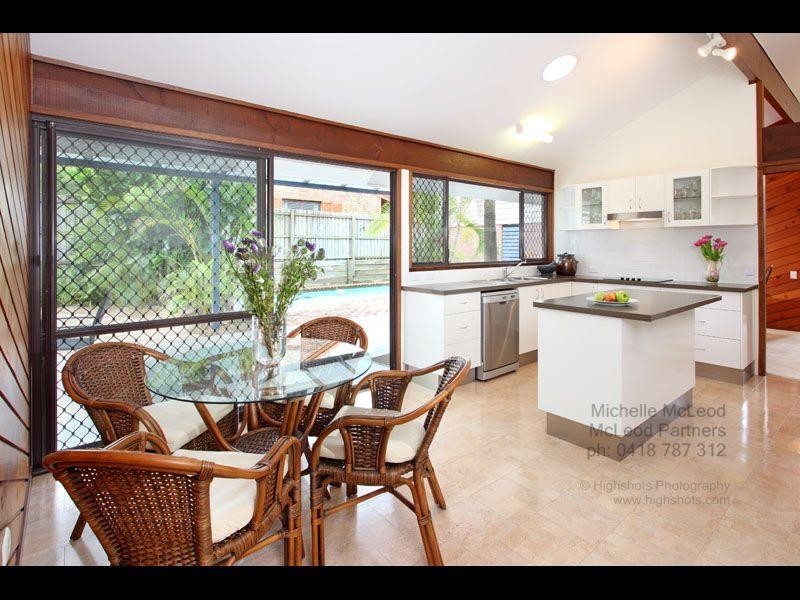 11 Valleybrook Street, Kenmore Hills QLD 4069