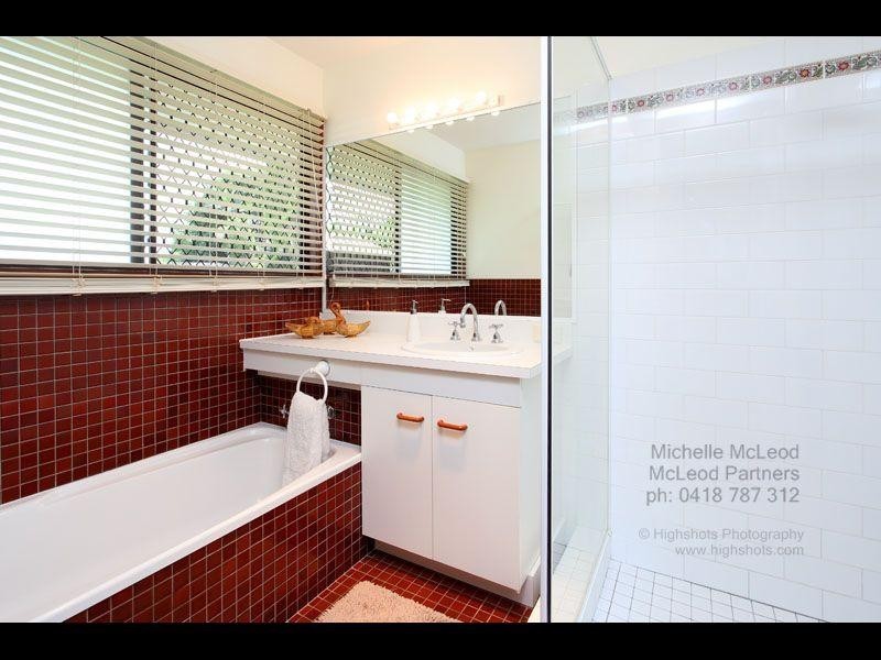 11 Valleybrook Street, Kenmore Hills QLD 4069