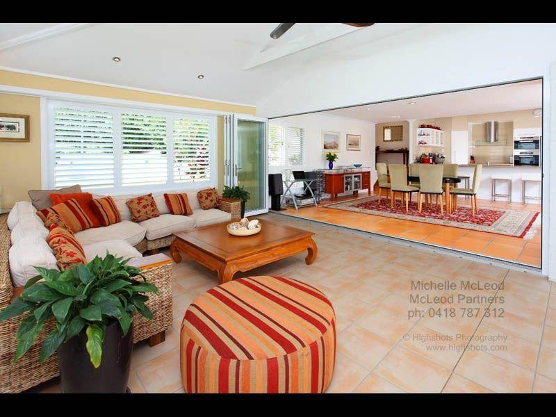 16 Jamner Street, Chapel Hill QLD 4069