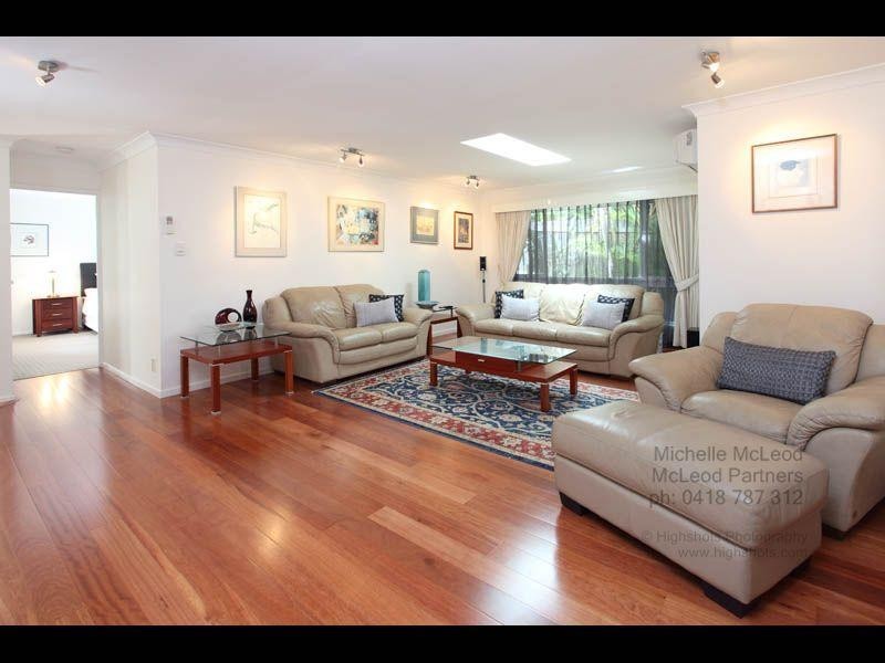 16 Jamner Street, Chapel Hill QLD 4069