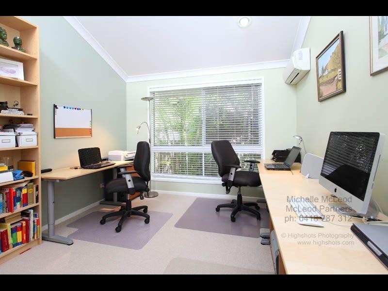 16 Jamner Street, Chapel Hill QLD 4069