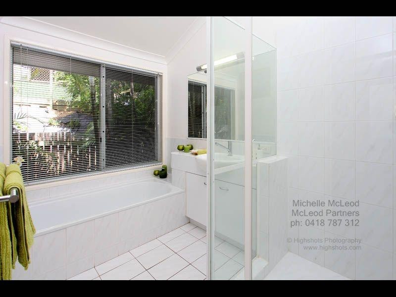 16 Jamner Street, Chapel Hill QLD 4069