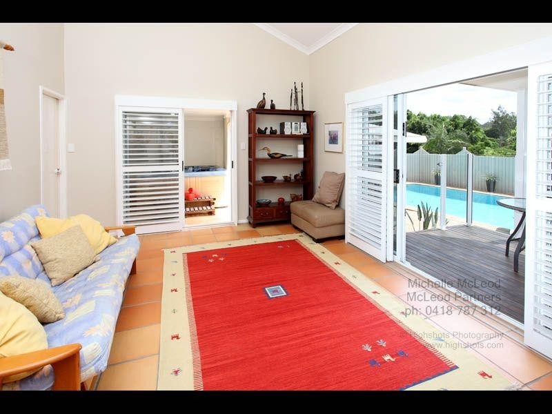 16 Jamner Street, Chapel Hill QLD 4069