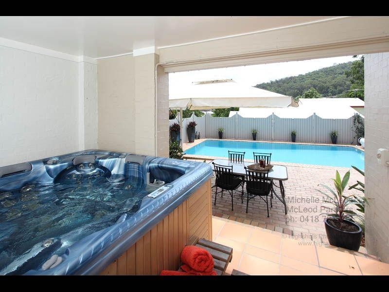 16 Jamner Street, Chapel Hill QLD 4069