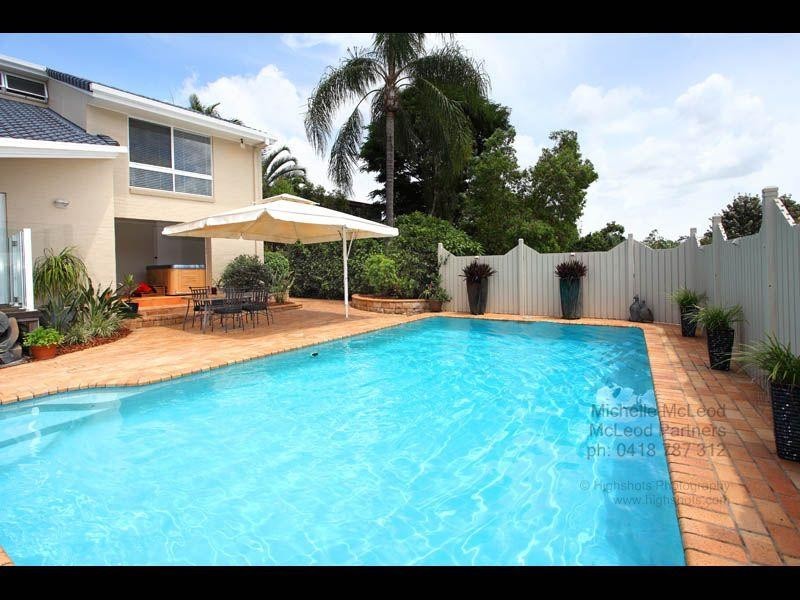 16 Jamner Street, Chapel Hill QLD 4069