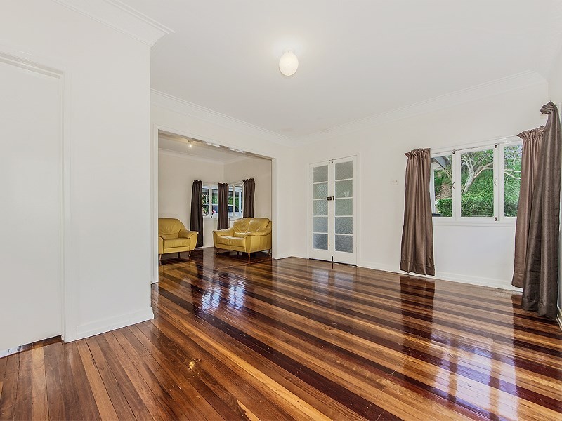 27 Ruskin Street, Taringa QLD 4068