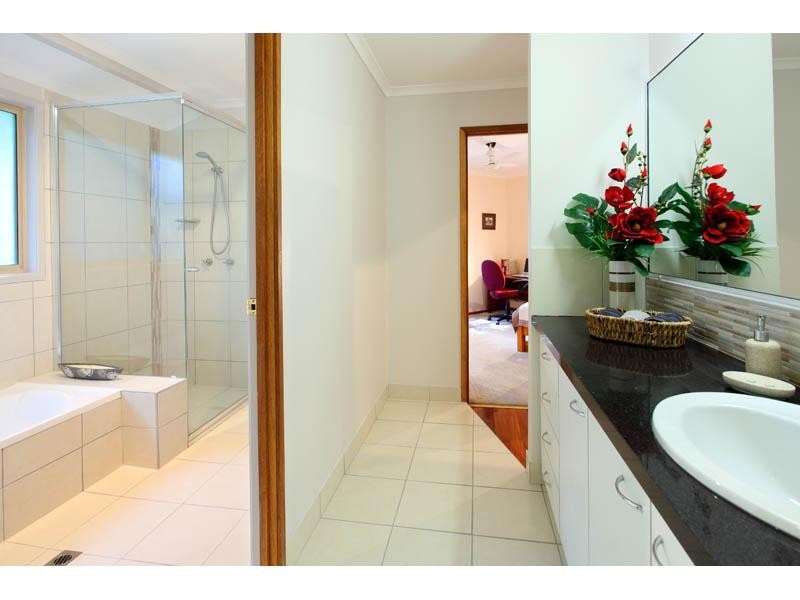 14 Cabramurra Street, Chapel Hill QLD 4069