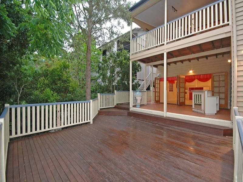 8 Goldsbrough Road, Taringa QLD 4068