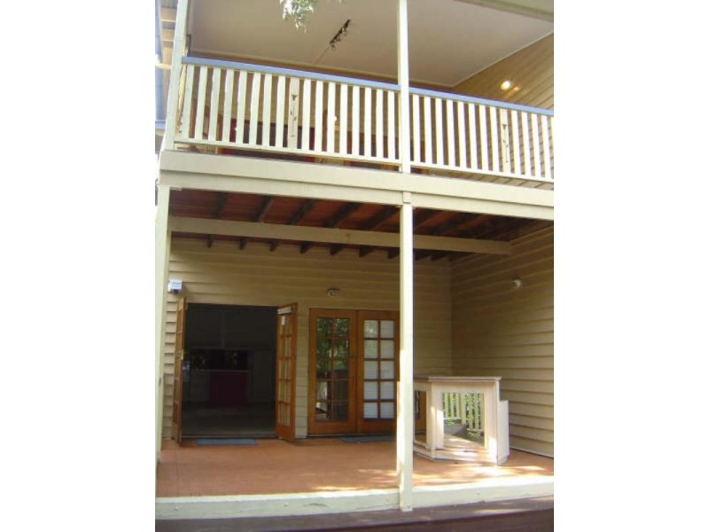 8 Goldsbrough Road, Taringa QLD 4068