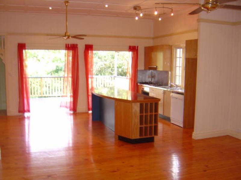 8 Goldsbrough Road, Taringa QLD 4068