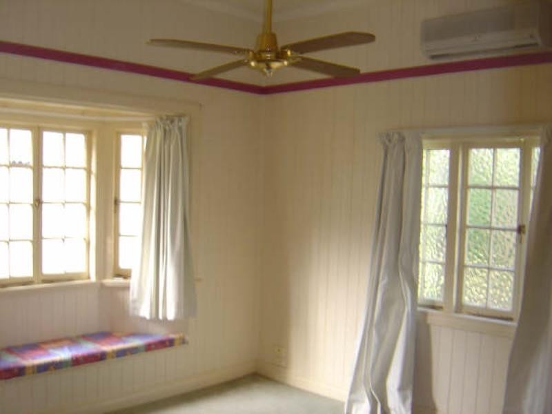 8 Goldsbrough Road, Taringa QLD 4068