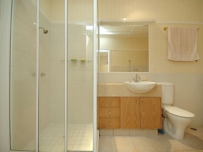 8 Goldsbrough Road, Taringa QLD 4068