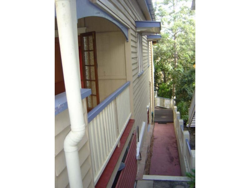 8 Goldsbrough Road, Taringa QLD 4068