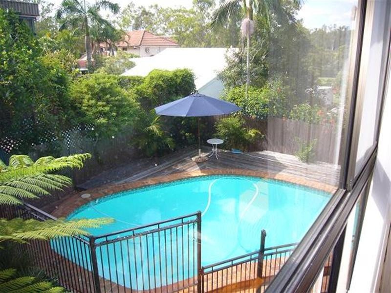 27 Highland Terrace, St Lucia QLD 4067