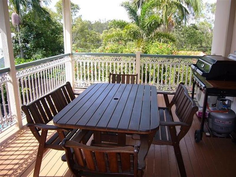 27 Highland Terrace, St Lucia QLD 4067