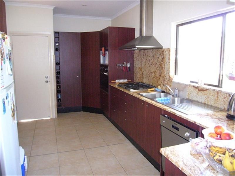 27 Highland Terrace, St Lucia QLD 4067