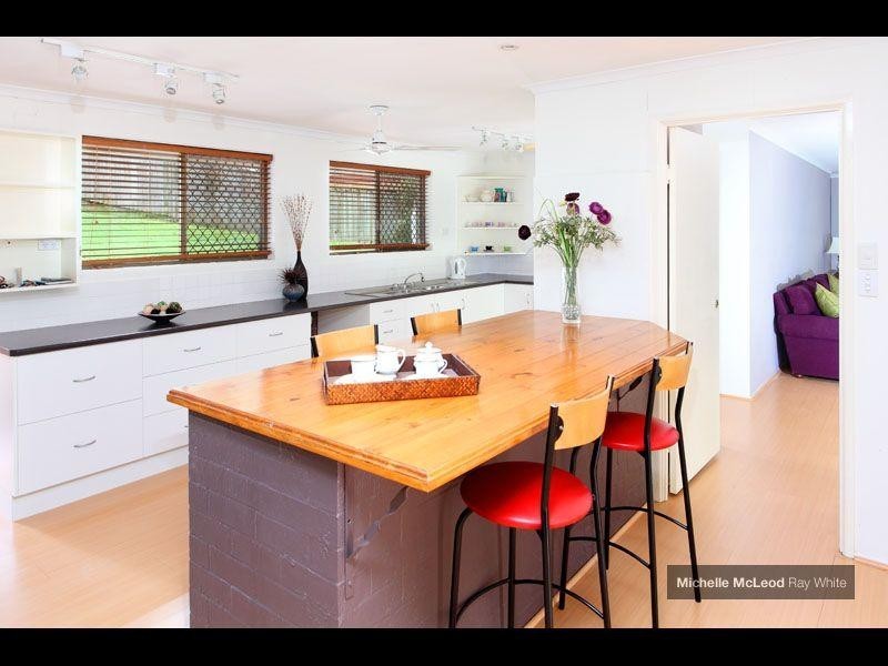 10 Dulhunty Street, Chapel Hill QLD 4069