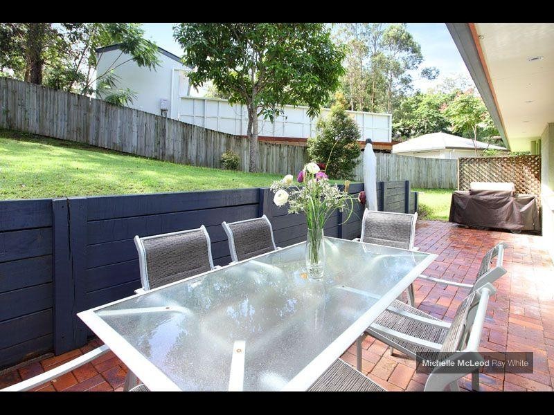 10 Dulhunty Street, Chapel Hill QLD 4069