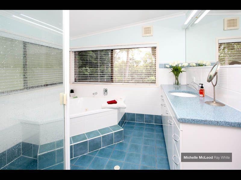 92 Chapel Hill Road, Chapel Hill QLD 4069
