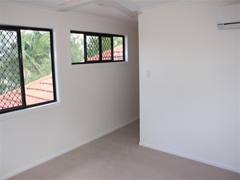 27 Highland Terrace, St Lucia QLD 4067