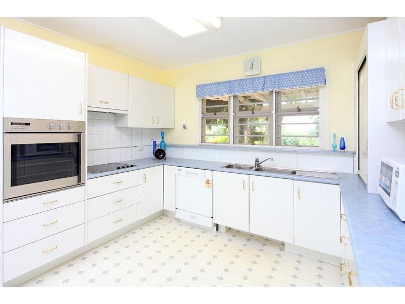 88 Kenmore Road, Kenmore QLD 4069