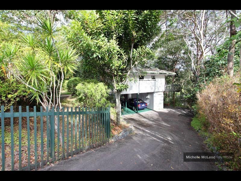 24 Bina Street, Chapel Hill QLD 4069