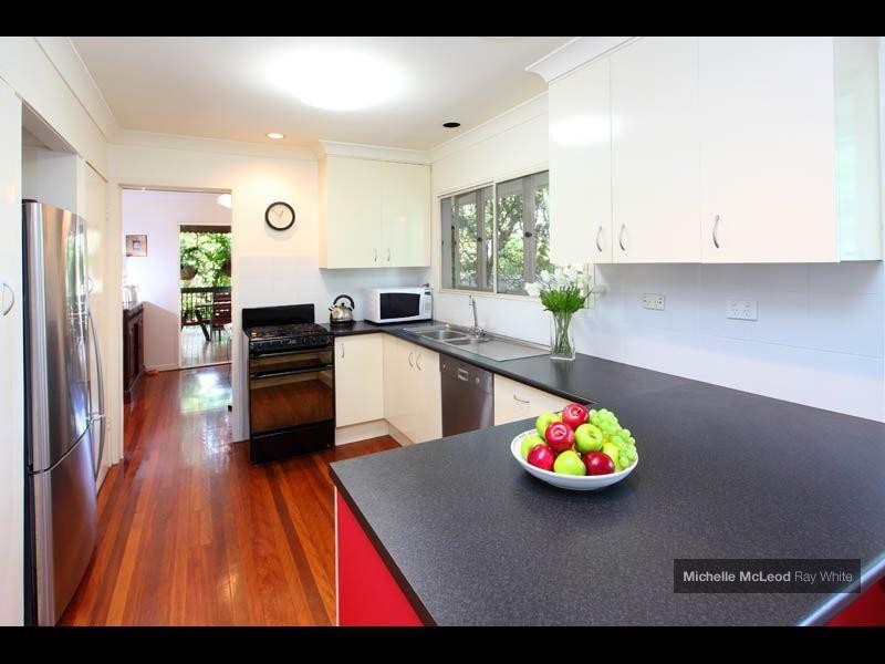 24 Bina Street, Chapel Hill QLD 4069