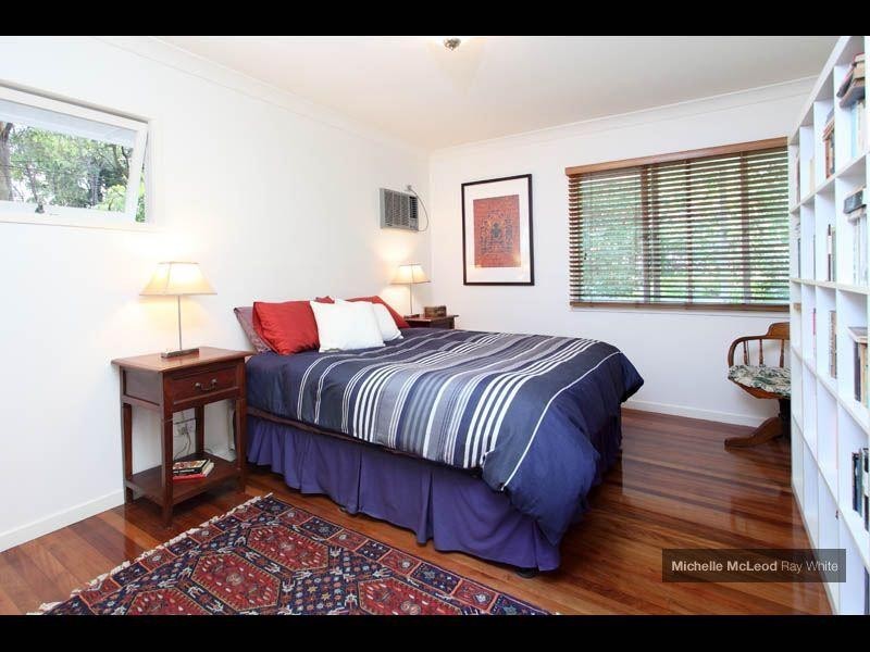 24 Bina Street, Chapel Hill QLD 4069