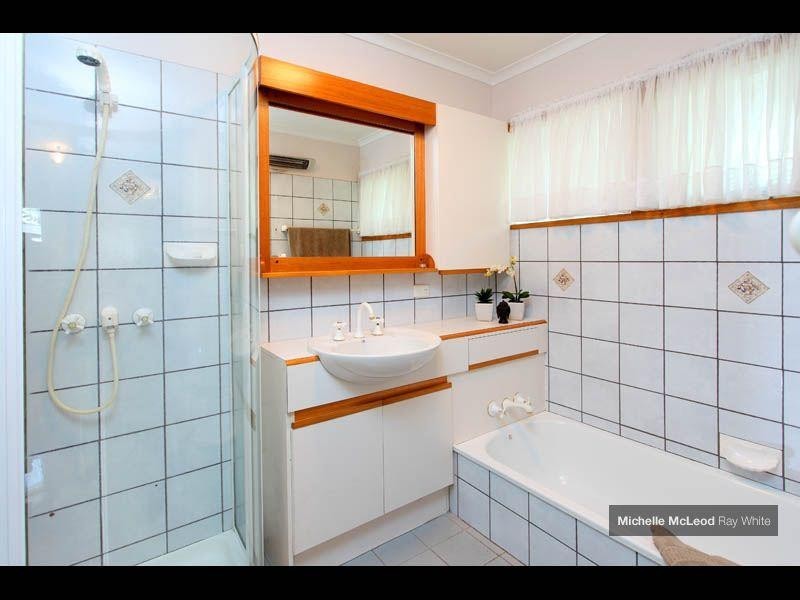 24 Bina Street, Chapel Hill QLD 4069