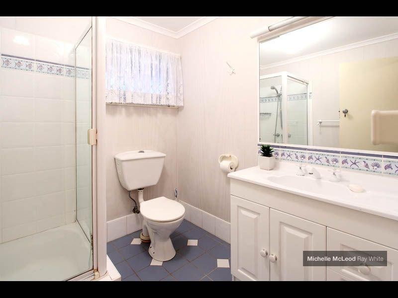 24 Bina Street, Chapel Hill QLD 4069