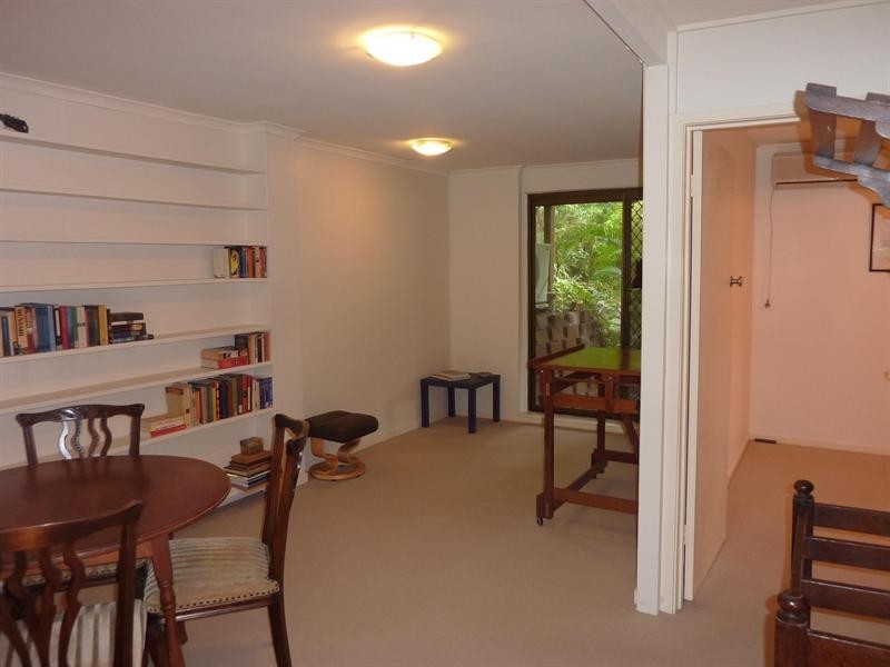 24 Bina Street, Chapel Hill QLD 4069