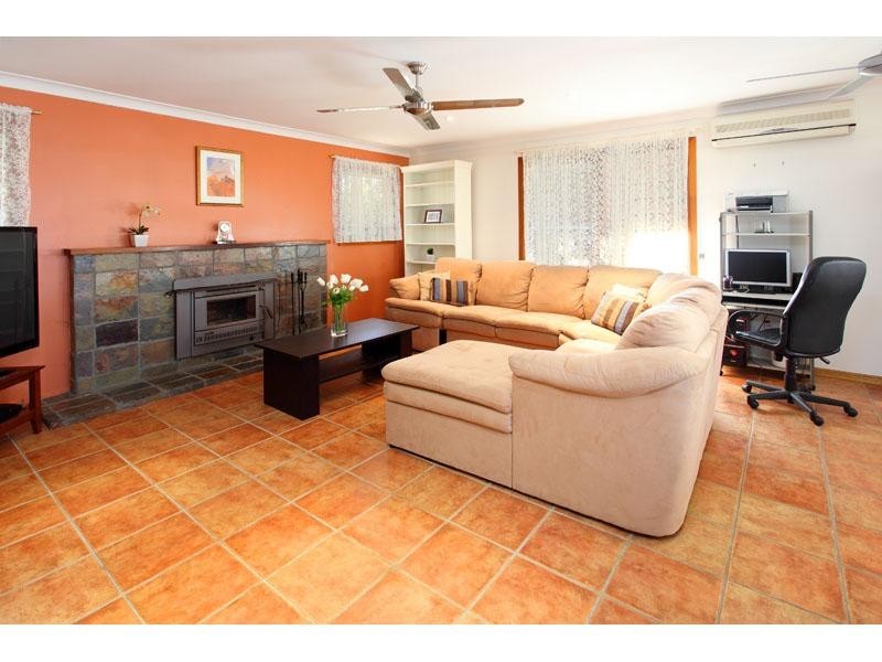 9 Gladesville Street, Kenmore QLD 4069