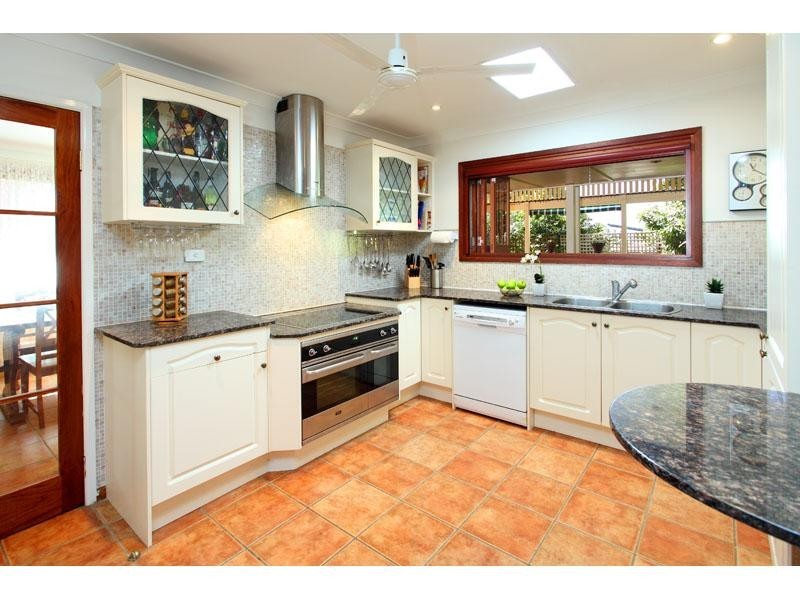 9 Gladesville Street, Kenmore QLD 4069