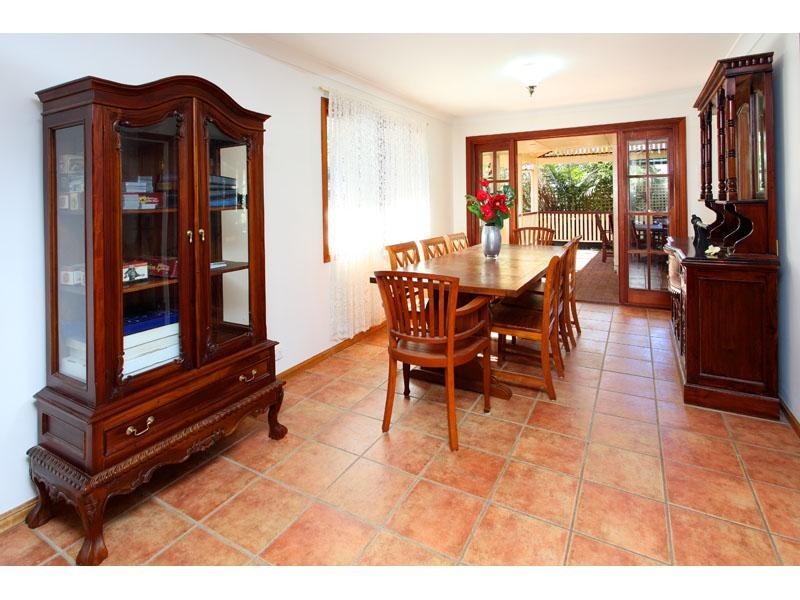 9 Gladesville Street, Kenmore QLD 4069