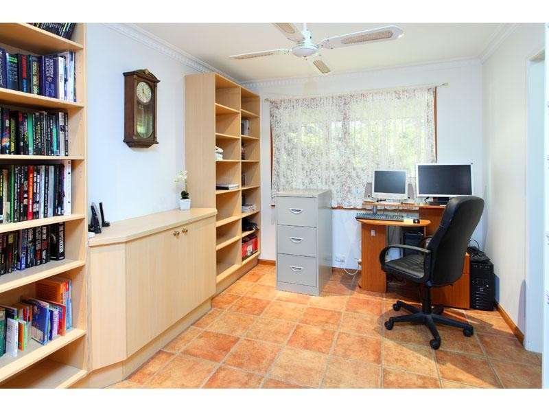 9 Gladesville Street, Kenmore QLD 4069