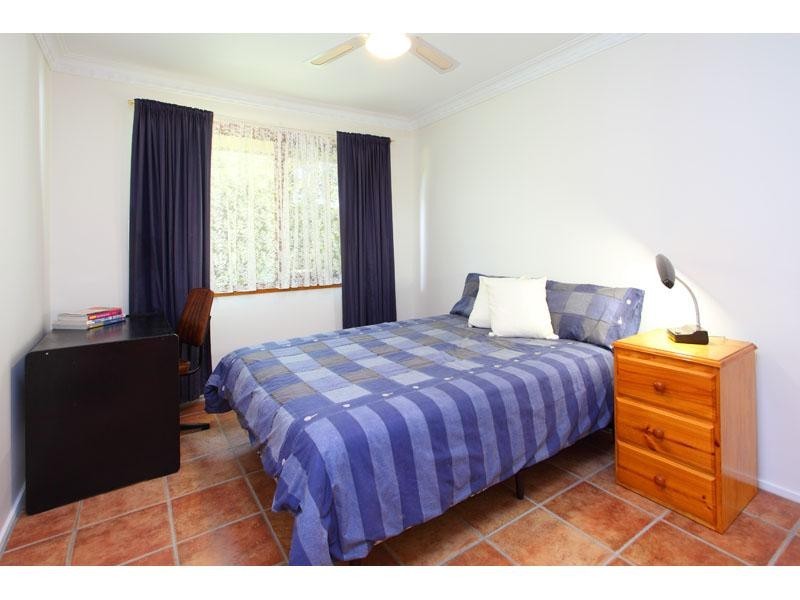 9 Gladesville Street, Kenmore QLD 4069