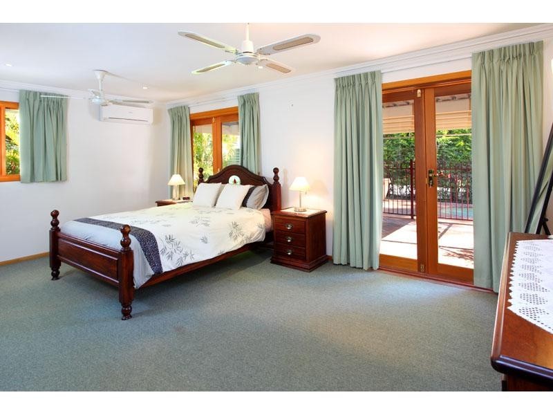 9 Gladesville Street, Kenmore QLD 4069