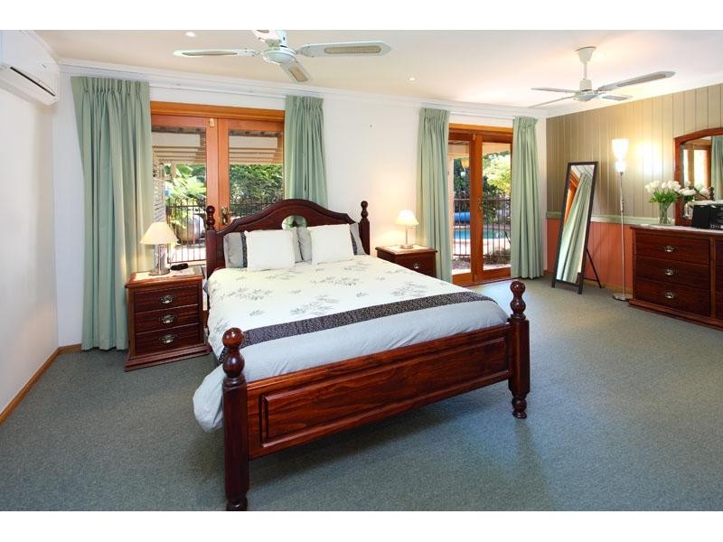 9 Gladesville Street, Kenmore QLD 4069