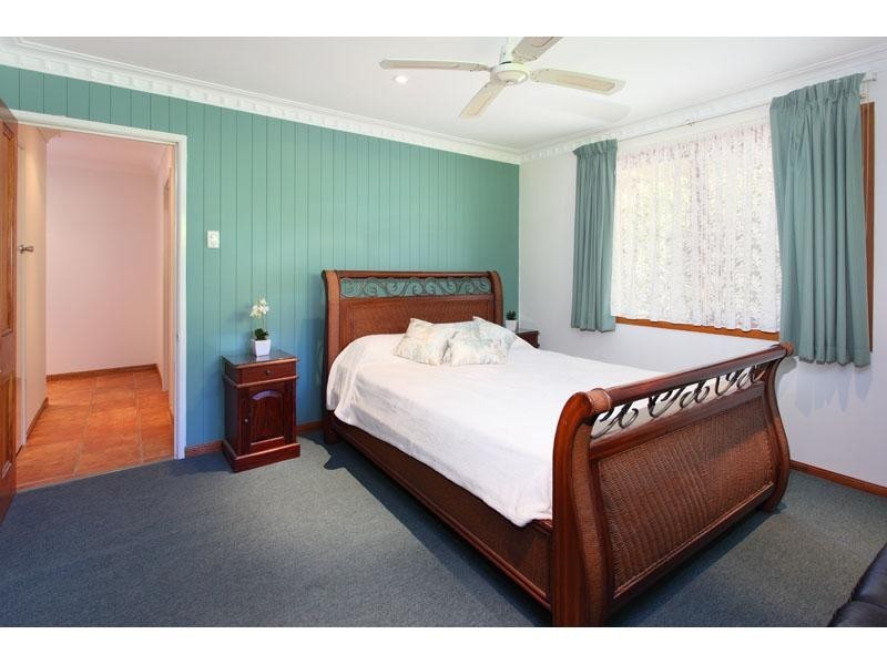 9 Gladesville Street, Kenmore QLD 4069