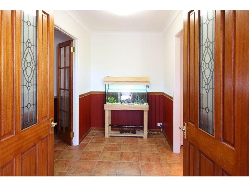 9 Gladesville Street, Kenmore QLD 4069