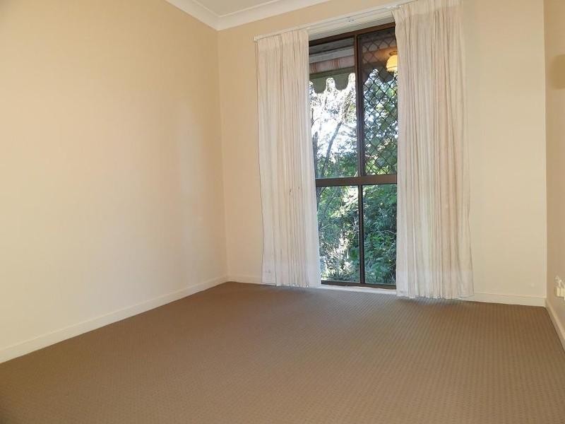 7 Jocelyn Street, Chapel Hill QLD 4069