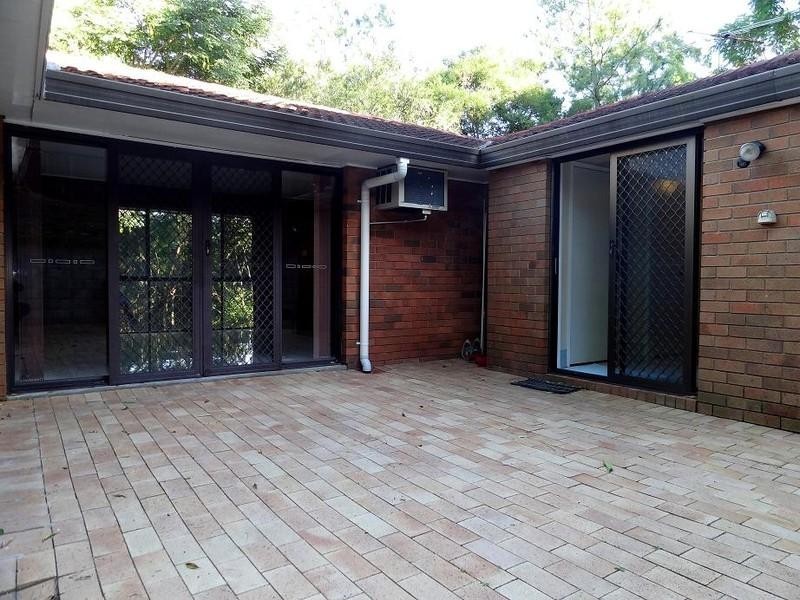 7 Jocelyn Street, Chapel Hill QLD 4069