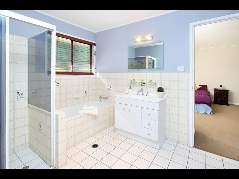 8 Diamantina Street, Chapel Hill QLD 4069